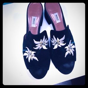 BALLY Womens suede embroidered shoes🛍